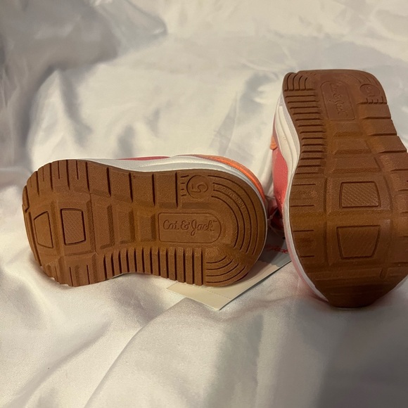 NWT Cat and Jack shoes. Size 5 toddlers. - Picture 3 of 7